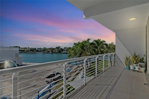 Купить кондоминиум в Майами-Бич, Флорида 2 спальни, 104.61м2, № 1986751 - фото 18