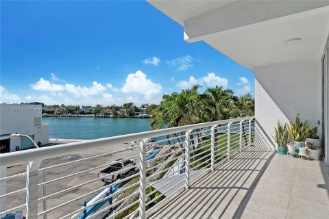 Купить кондоминиум в Майами-Бич, Флорида 2 спальни, 104.61м2, № 1986751 - фото 17