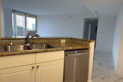 Снять в аренду кондоминиум в Авентура, Флорида 1 спальня, 79.9м2, № 1990371 - фото 3