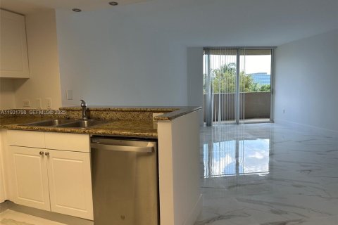 Снять в аренду кондоминиум в Авентура, Флорида 1 спальня, 79.9м2, № 1990371 - фото 5