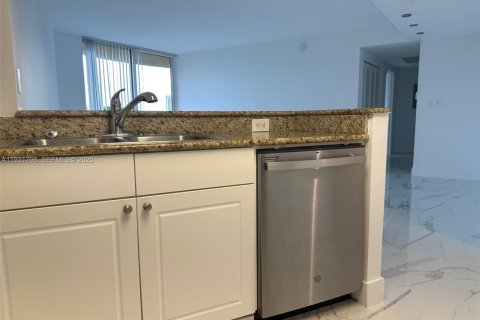 Снять в аренду кондоминиум в Авентура, Флорида 1 спальня, 79.9м2, № 1990371 - фото 2