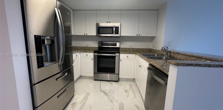 Кондоминиум с 1 спальней в Авентура, Флорида № 1990371