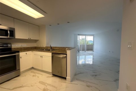 Снять в аренду кондоминиум в Авентура, Флорида 1 спальня, 79.9м2, № 1990371 - фото 4