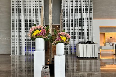 Condo in Hallandale Beach, Florida, 2 bedrooms  № 2015323 - photo 18