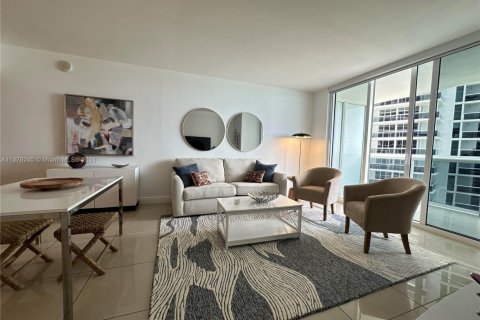 Condo in Hallandale Beach, Florida, 2 bedrooms  № 2015323 - photo 7