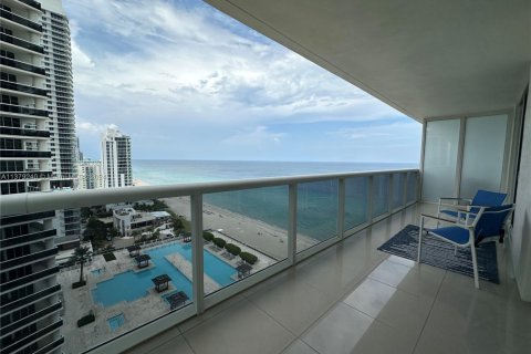 Condo in Hallandale Beach, Florida, 2 bedrooms  № 2015323 - photo 14