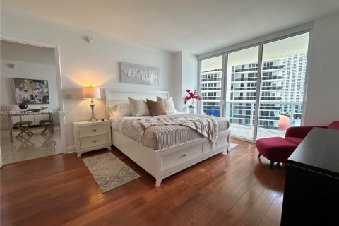 Condo in Hallandale Beach, Florida, 2 bedrooms  № 2015323 - photo 4