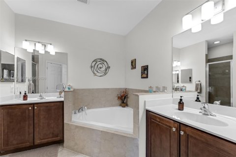 Townhouse in Homestead, Florida 4 bedrooms, 180.79 sq.m. № 2063616 - photo 10