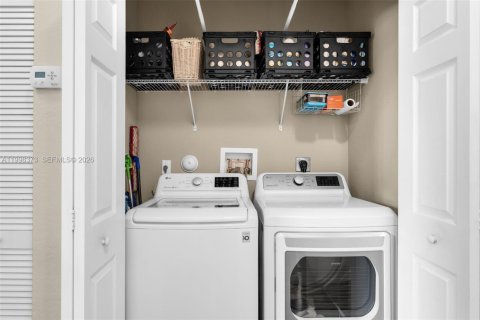 Townhouse in Homestead, Florida 4 bedrooms, 180.79 sq.m. № 2063616 - photo 15