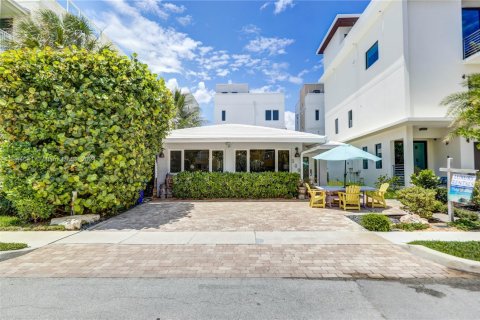 Casa en alquiler en Hollywood, Florida, 2 dormitorios, 130.06 m2 № 2057727 - foto 3