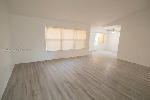 Copropriété à louer à Oakland Park, Floride: 2 chambres, 116.69 m2 № 2018163 - photo 5