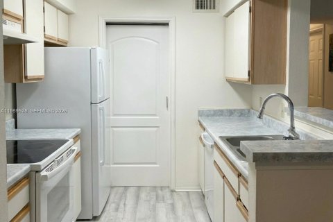 Copropriété à louer à Oakland Park, Floride: 2 chambres, 116.69 m2 № 2018163 - photo 3