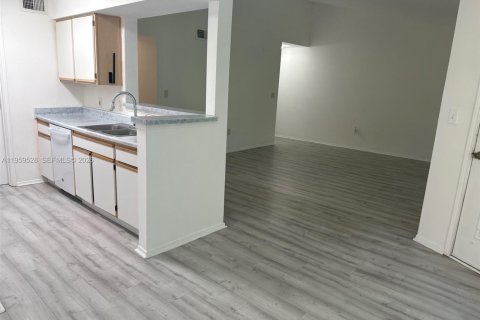 Copropriété à louer à Oakland Park, Floride: 2 chambres, 116.69 m2 № 2018163 - photo 10