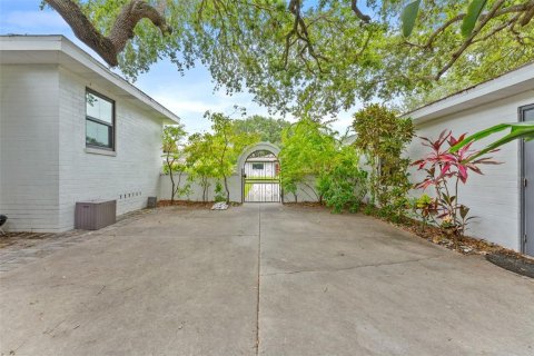 Casa en venta en Tampa, Florida, 3 dormitorios, 127.83 m2 № 2204044 - foto 9
