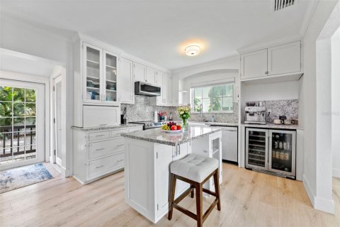 Casa en venta en Tampa, Florida, 3 dormitorios, 127.83 m2 № 2204044 - foto 3