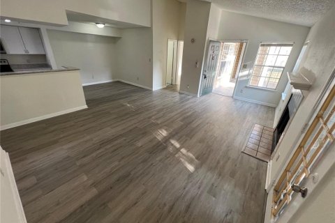 Condo in Orlando, Florida, 2 bedrooms  № 1894459 - photo 10