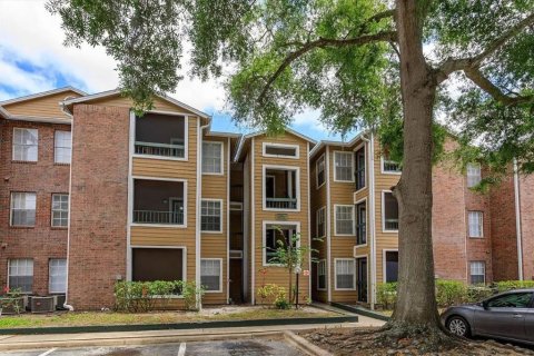 Condo in Orlando, Florida, 2 bedrooms  № 1894459 - photo 1