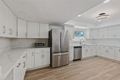 Купить виллу или дом в Клируотер, Флорида 6 комнат, 419.83м2, № 2350070 - фото 19