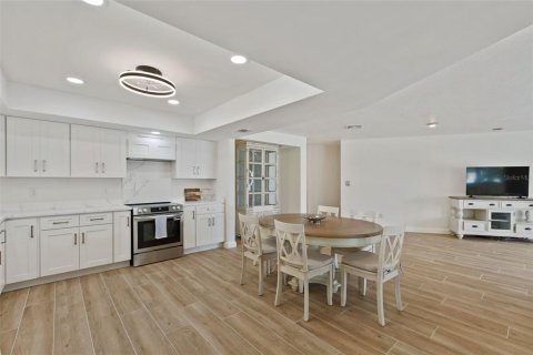 Купить виллу или дом в Клируотер, Флорида 6 комнат, 419.83м2, № 2350070 - фото 12