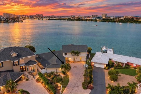 Casa en Clearwater, Florida 4 dormitorios, 419.83 m2 № 2350070