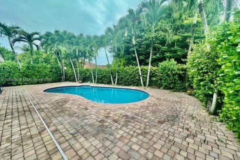 House in Miami, Florida 7 bedrooms, 481.42 sq.m. № 1925381 - photo 27