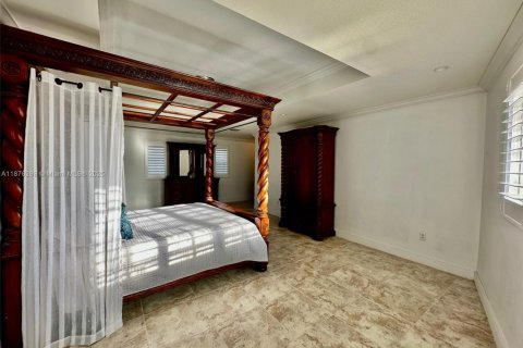 House in Miami, Florida 7 bedrooms, 481.42 sq.m. № 1925381 - photo 18