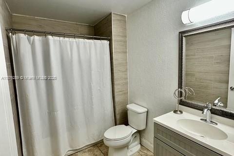 House in Miami, Florida 7 bedrooms, 481.42 sq.m. № 1925381 - photo 23