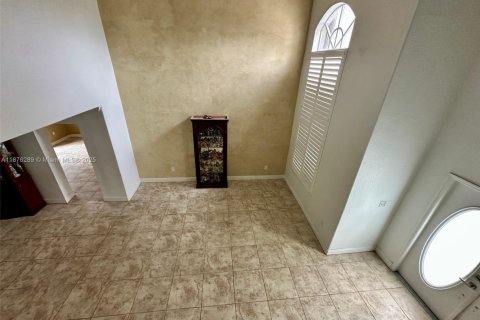 House in Miami, Florida 7 bedrooms, 481.42 sq.m. № 1925381 - photo 9