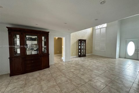 House in Miami, Florida 7 bedrooms, 481.42 sq.m. № 1925381 - photo 5