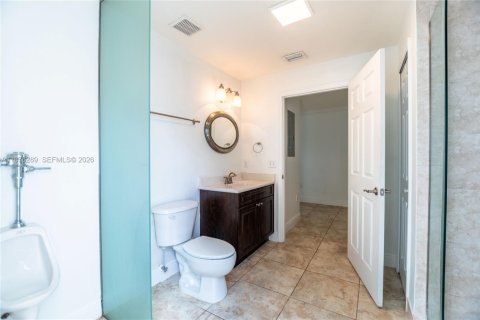 Villa ou maison à vendre à Miami, Floride: 7 chambres, 481.42 m2 № 1925381 - photo 30