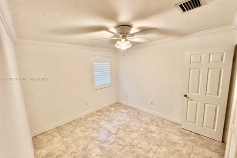 House in Miami, Florida 7 bedrooms, 481.42 sq.m. № 1925381 - photo 21