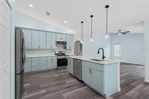 House in Palm Coast, Florida 3 bedrooms, 188.87 sq.m. № 2215861 - photo 4