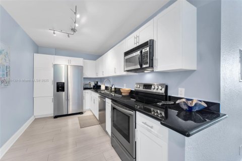 Copropriété à vendre à Miami Beach, Floride: 1 chambre, 84.08 m2 № 1944589 - photo 1
