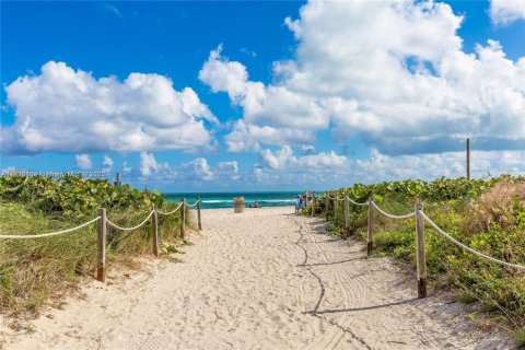 Copropriété à vendre à Miami Beach, Floride: 1 chambre, 84.08 m2 № 1944589 - photo 24
