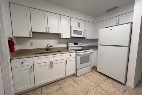 Apartment in Altamonte Springs, Florida 2 bedrooms, 85.19 sq.m. № 2207703 - photo 4