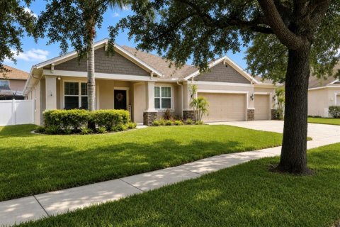 Casa en Dover, Florida 4 dormitorios, 222.04 m2 № 2338859