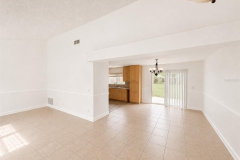 Villa ou maison à louer à Winter Springs, Floride: 4 chambres, 167.13 m2 № 2203927 - photo 16
