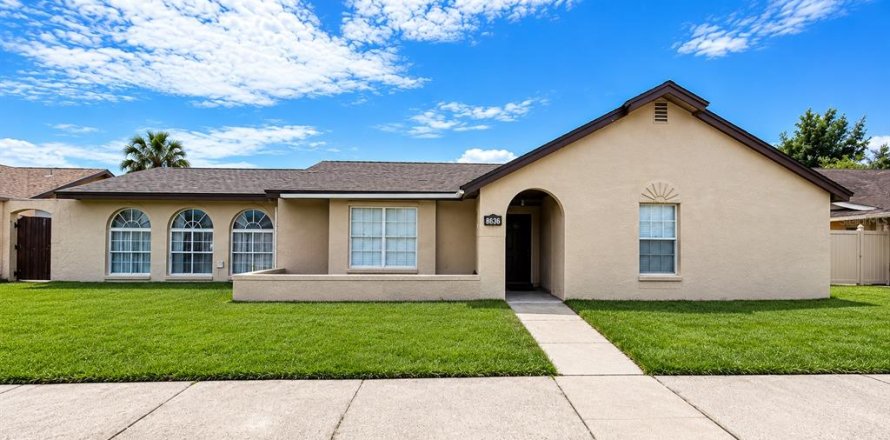 House in Winter Springs, Florida 4 bedrooms, 167.13 sq.m. № 2203927