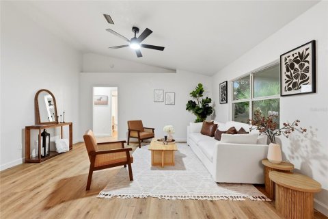 House in Gainesville, Florida 4 bedrooms, 148.27 sq.m. № 2406251 - photo 5