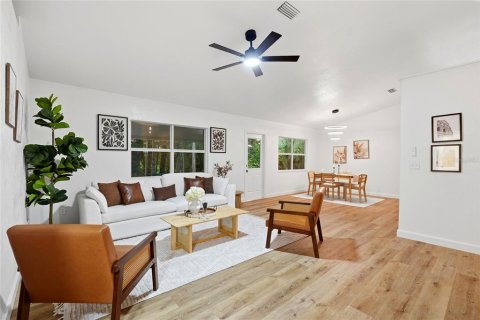 House in Gainesville, Florida 4 bedrooms, 148.27 sq.m. № 2406251 - photo 4