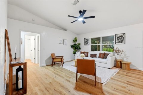 House in Gainesville, Florida 4 bedrooms, 148.27 sq.m. № 2406251 - photo 3