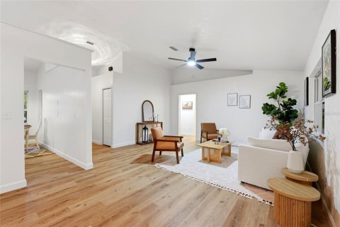 House in Gainesville, Florida 4 bedrooms, 148.27 sq.m. № 2406251 - photo 6