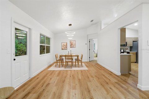 House in Gainesville, Florida 4 bedrooms, 148.27 sq.m. № 2406251 - photo 8