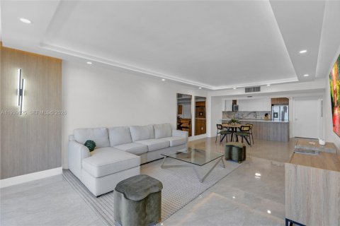 Condo in Hollywood, Florida, 1 bedroom  № 1997494 - photo 11