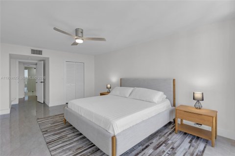 Condo in Hollywood, Florida, 1 bedroom  № 1997494 - photo 25