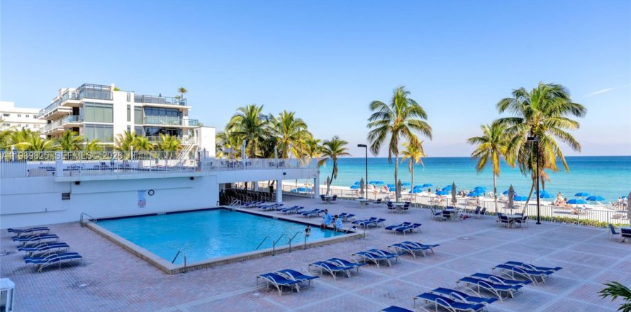 Condo in Hollywood, Florida, 1 bedroom  № 1997494