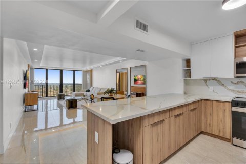 Condo in Hollywood, Florida, 1 bedroom  № 1997494 - photo 2