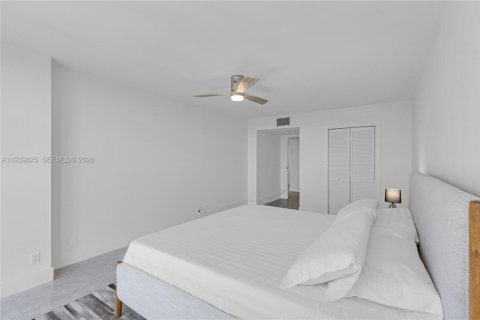 Condo in Hollywood, Florida, 1 bedroom  № 1997494 - photo 23