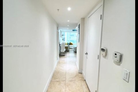 Copropriété à louer à Miami, Floride: 1 chambre, 91.69 m2 № 2063475 - photo 4