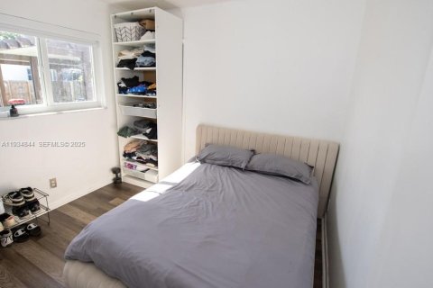 House in Hollywood, Florida 4 bedrooms, 200.3 sq.m. № 1994053 - photo 17